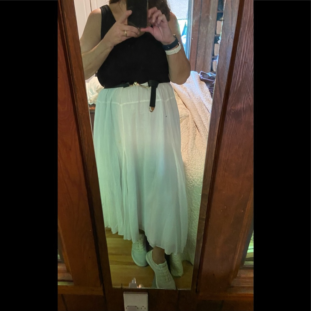 Beautiful Ruby Rd White Gauge Midi/Maxi Lined Skirt
~ Size 18W